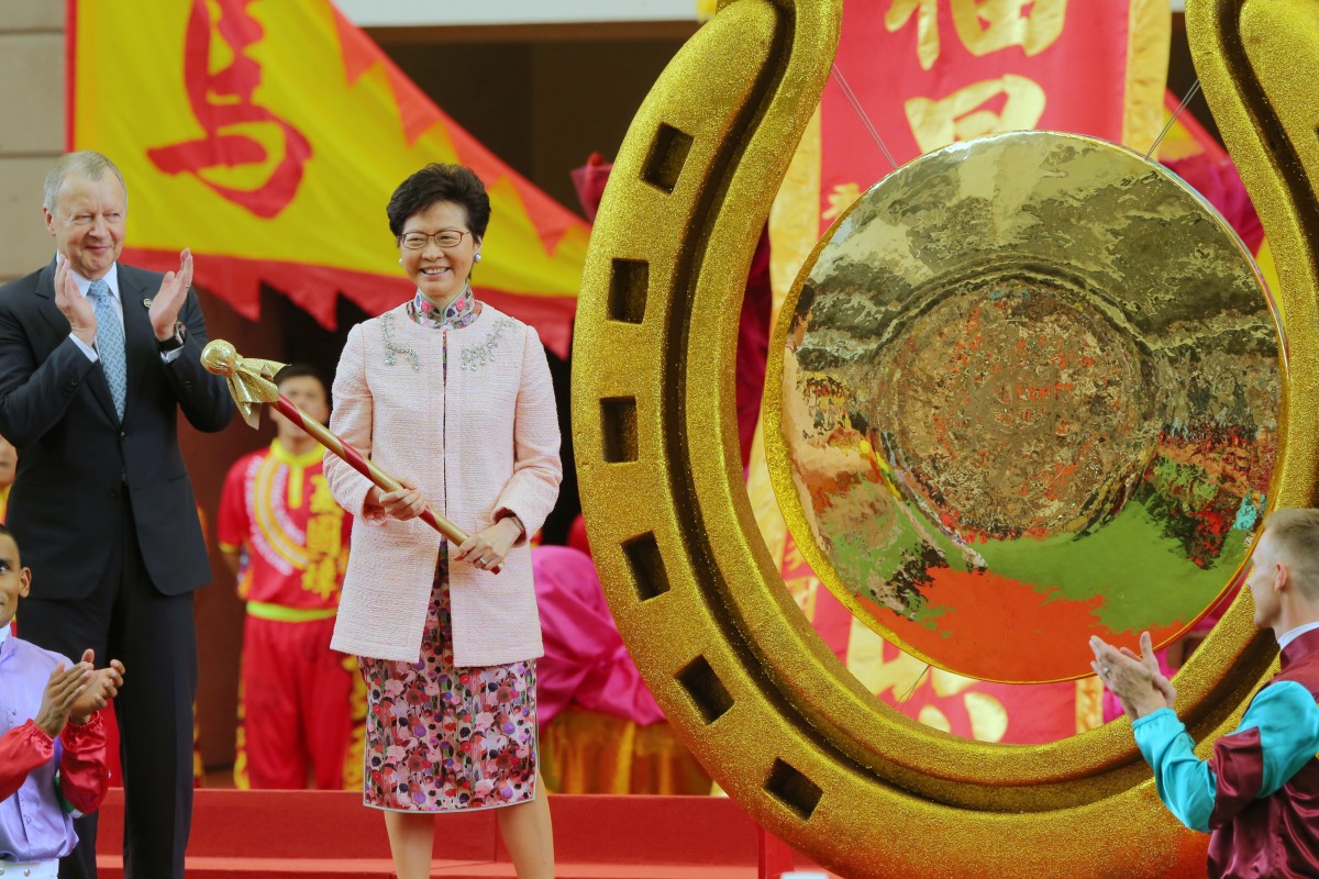 HKSAR Chief Executive Carrie Lam gets ready to strike the gong to signal the start of the 2018-19 racing season. Photos: Kenneth Chan
