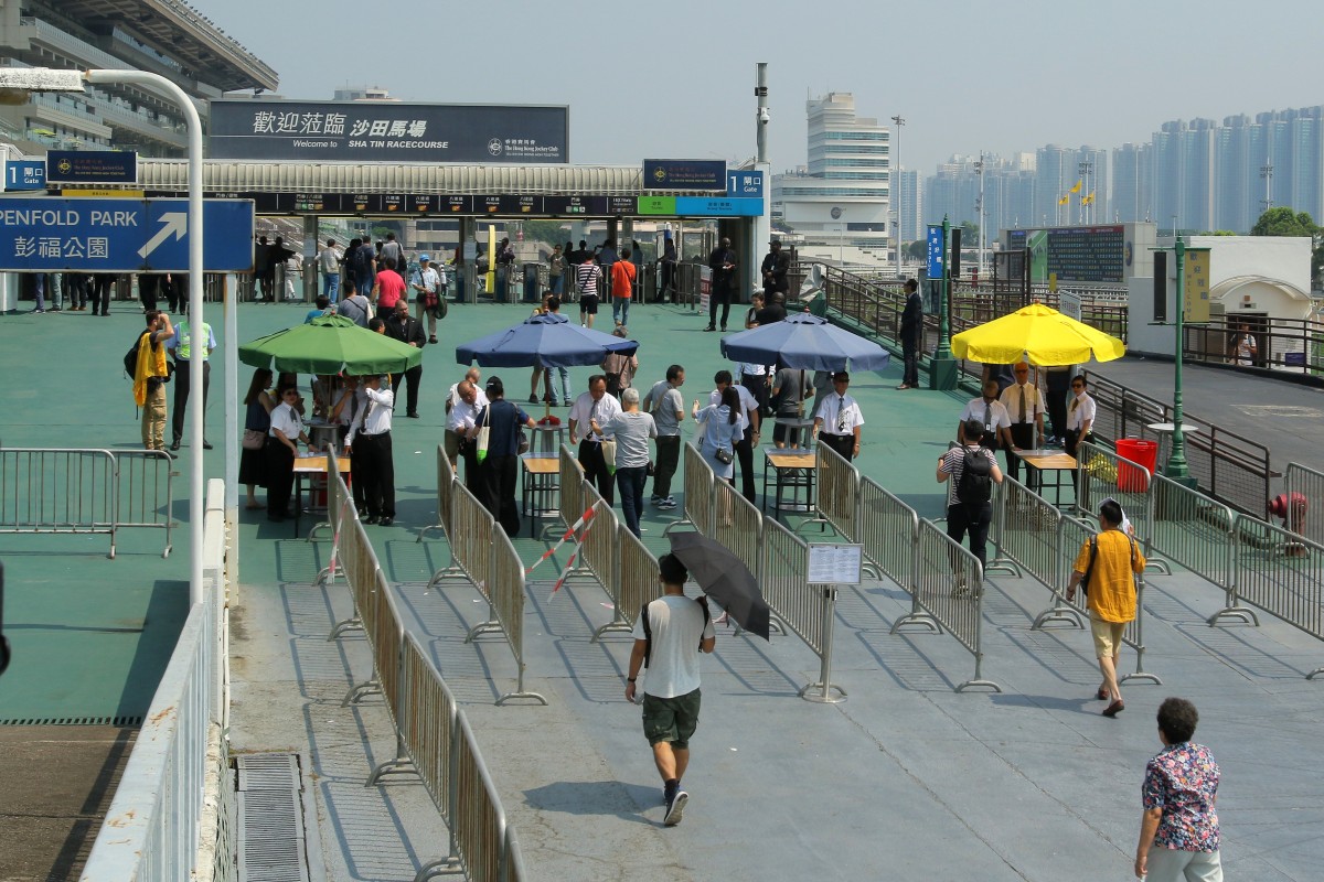 Fans enter Sha Tin on Tuesday. Photo: Kenneth Chan