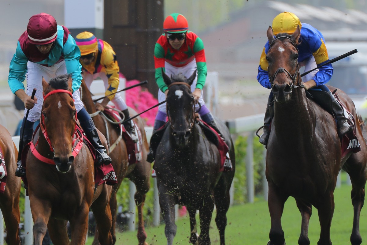Beat The Clock (left) beats Santa Ana Lane in the Group One Chairman’s Sprint Prize. Photos: Kenneth Chan