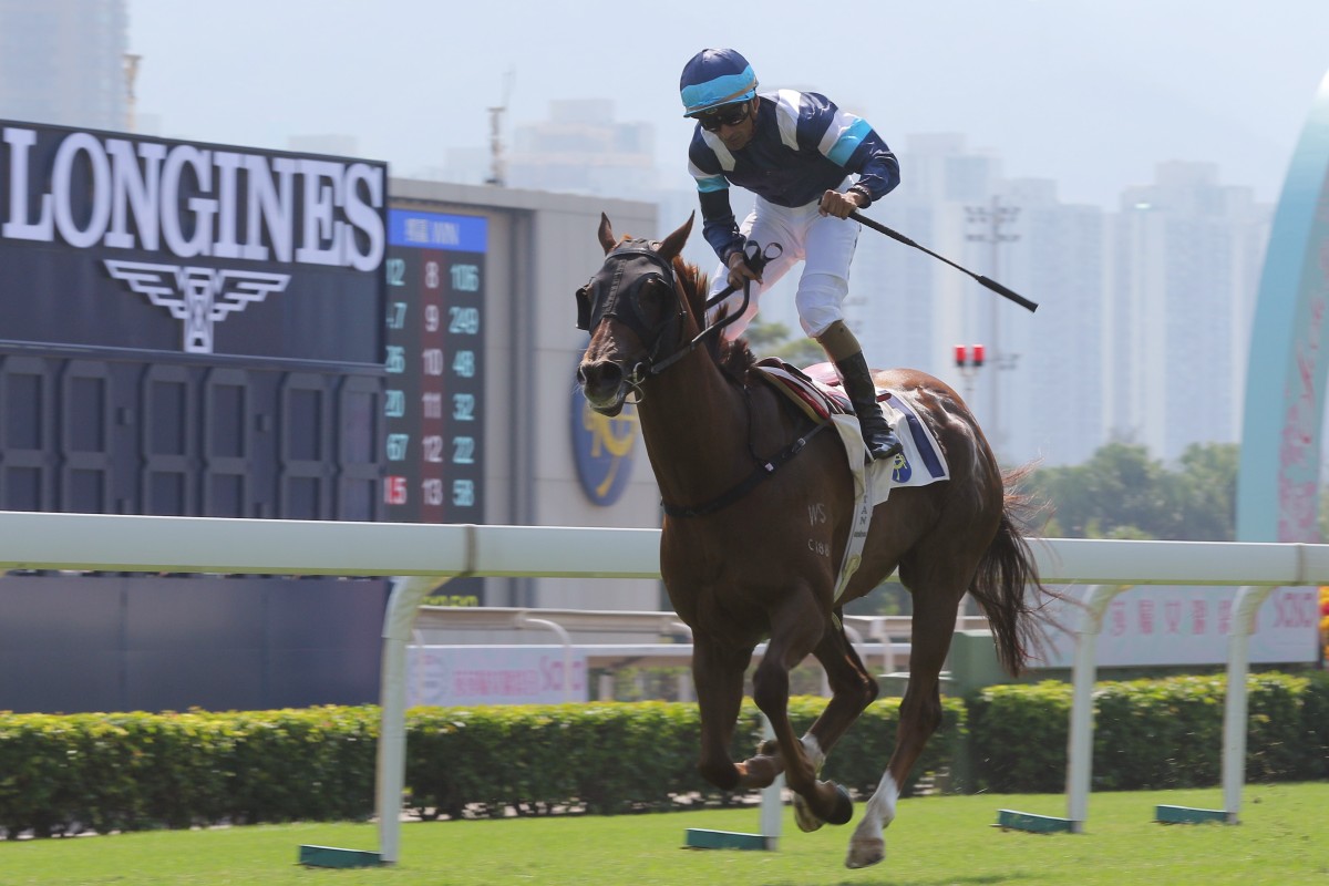 Karis Teetan salutes aboard Duke Wai at Sha Tin. Photos: Kenneth Chan