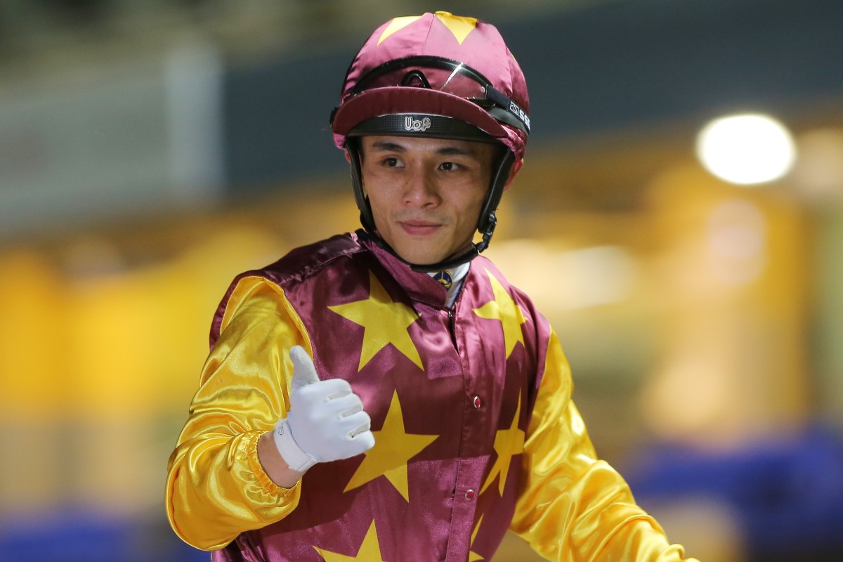 Alfred Chan gives the thumbs up after winning aboard Very Sweet Orange. Photos: Kenneth Chan