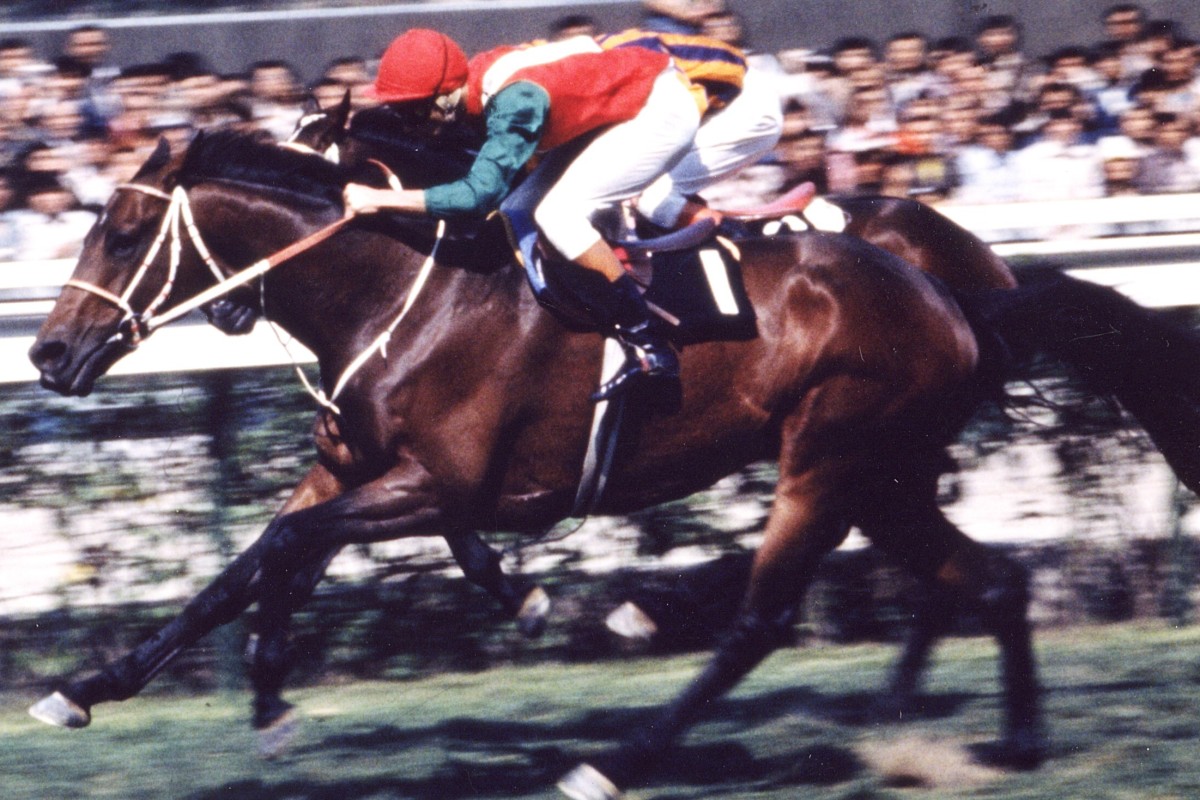 Super Win salutes at Happy Valley in the 1970s. Photo: Racing World