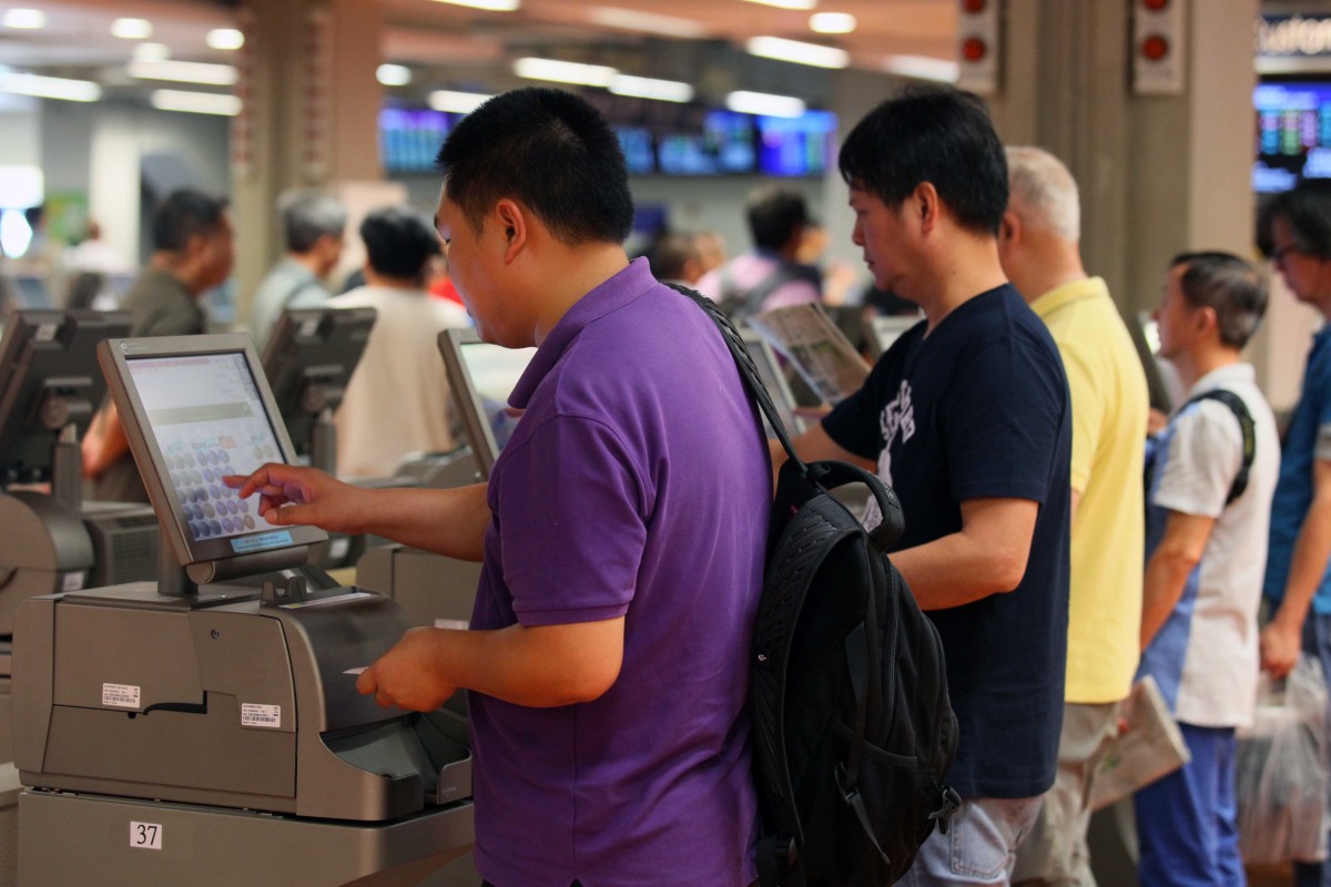 Punters place bets at Sha Tin. Photos: Kenneth Chan