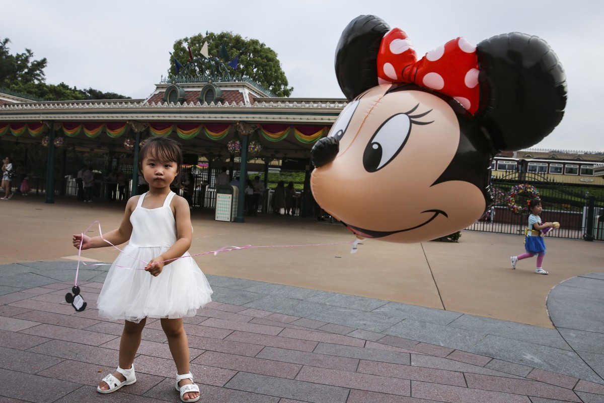 Theme parks Ocean Park and Disneyland chat to each other about the current situation.