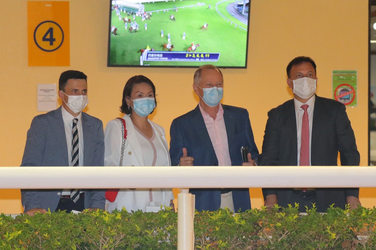 Trainer John Moore (second from right) gives a thumbs up as he stands with Douglas Whyte (left), his wife Fifi and Caspar Fownes at Happy Valley last night. Photos: Kenneth Chan
