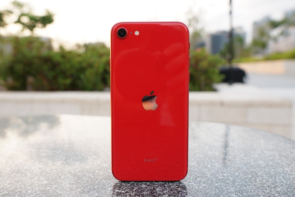 From the back, the iPhone SE 2020 is clean and modern, with a matte glass finish. But does the camera hold up?