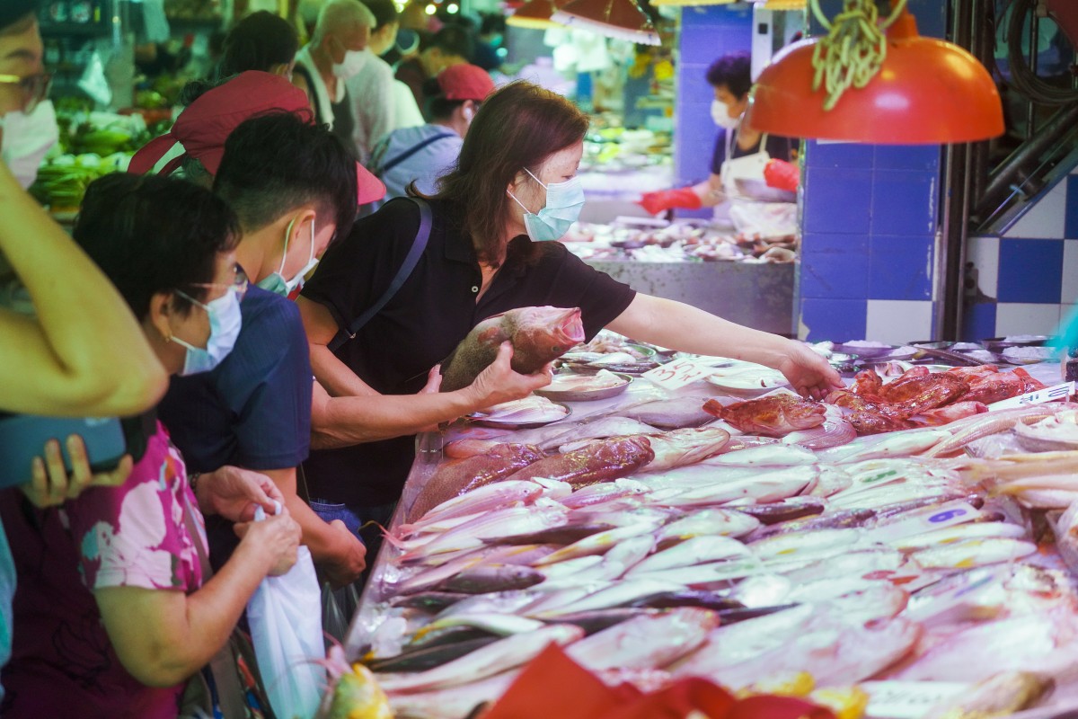 A cluster of 15 cases has been linked to Hong Kong wet markets in Hung Hom and To Kwa Wan.