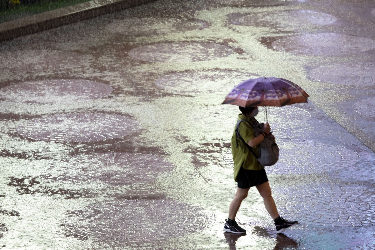 Wednesday night was WET. Who else got caught in the storm? Photo: SCMP/ Warton Li