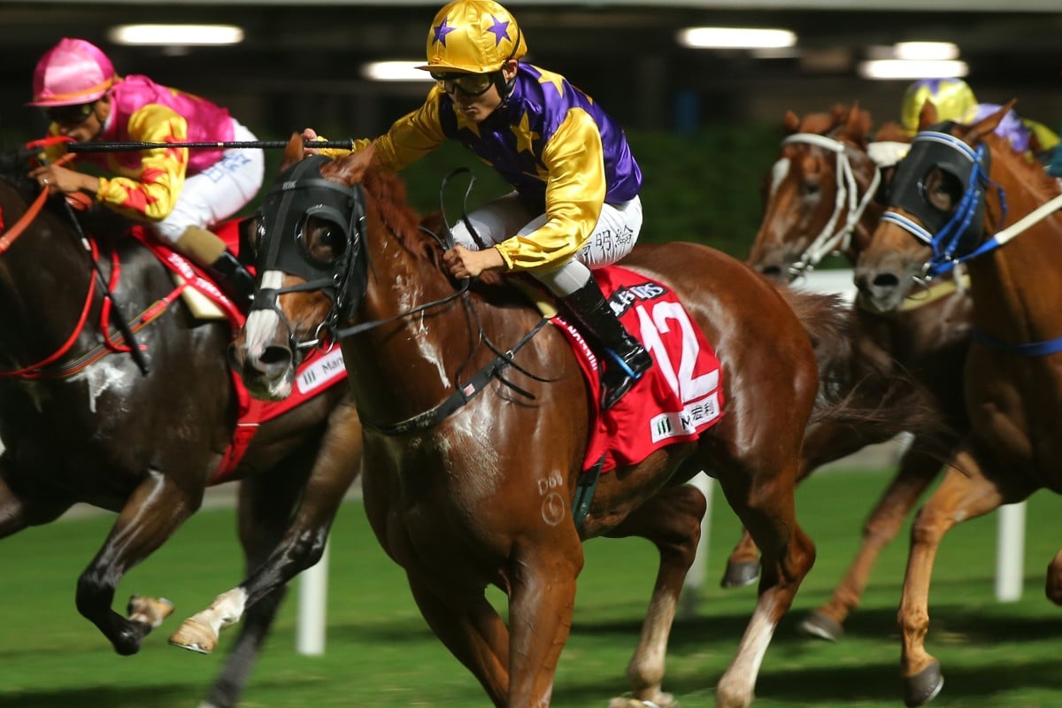 Amazing Kiwi dashes clear to win at Happy Valley this season. Photos: Kenneth Chan