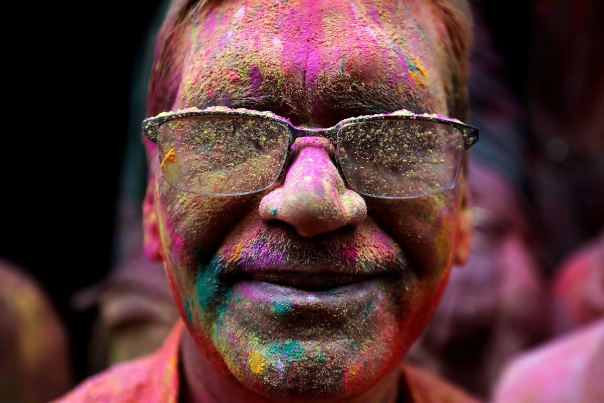 Resist the urge to use your T-shirt! Photo: Reuters