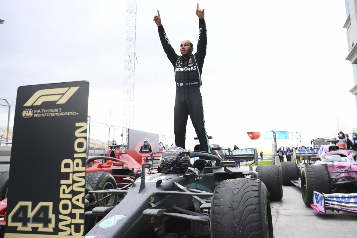 epa08821780 British Formula One driver Lewis Hamilton of Mercedes-AMG Petronas celebrates after winning the race and the 7th Formula One Championship at the 2020 Formula One Grand of Turkey at the Intercity Istanbul Park circuit, Istanbul, Turkey, 15 November 2020. EPA-EFE/Clive Mason / Pool