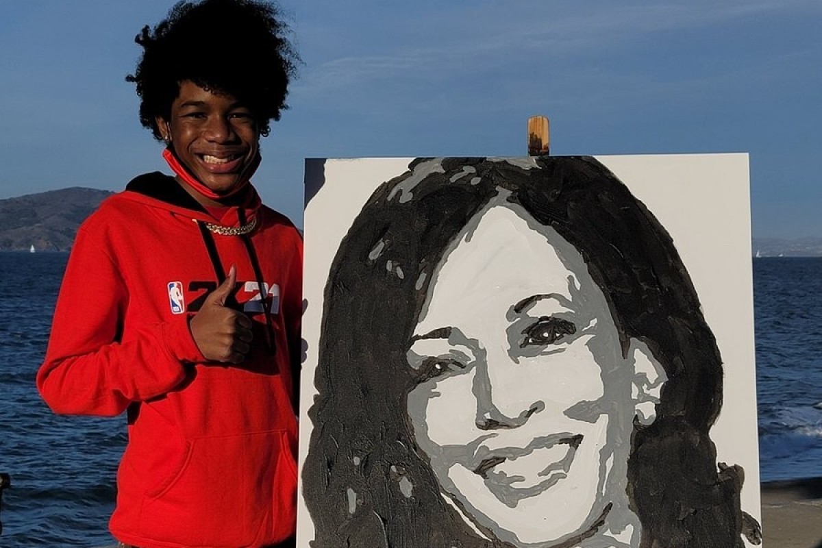 Teen artist Tyler Gordon with his painting of the US vice-president-elect, Kamala Harris. Photo: twitter.com/Official_tylerg