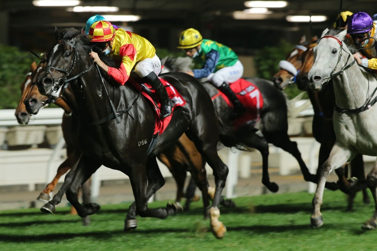 Christophe Soumillon guides Savvy Nine to victory in Wednesday night’s Group Three January Cup at Happy Valley. Photos: Kenneth Chan
