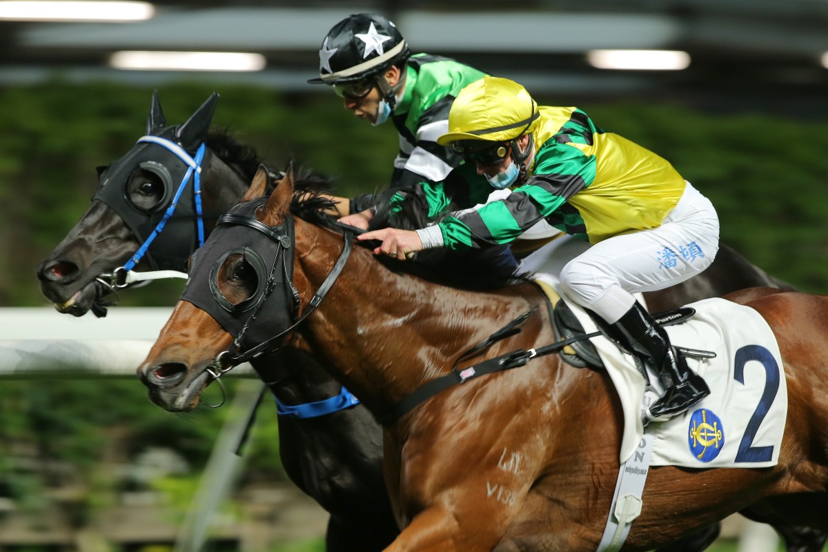 Zac Purton and Joao Moreira fight out a finish at Happy Valley last week. Photos: Kenneth Chan
