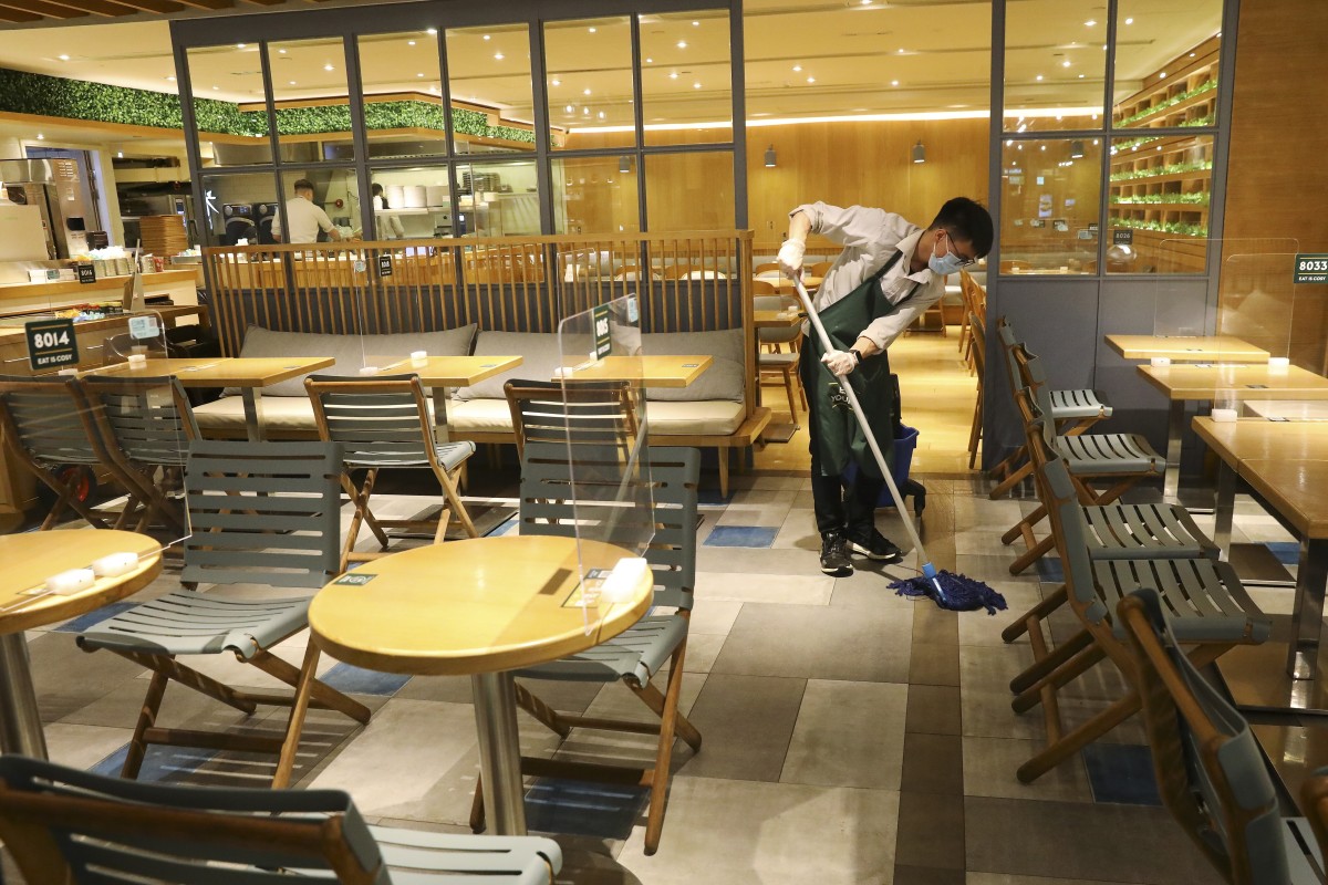 A ban on eating in at restaurants after 6pm has been in place for quite a while. Is it time to lift the restriction? Photo: SCMP / Dickson Lee