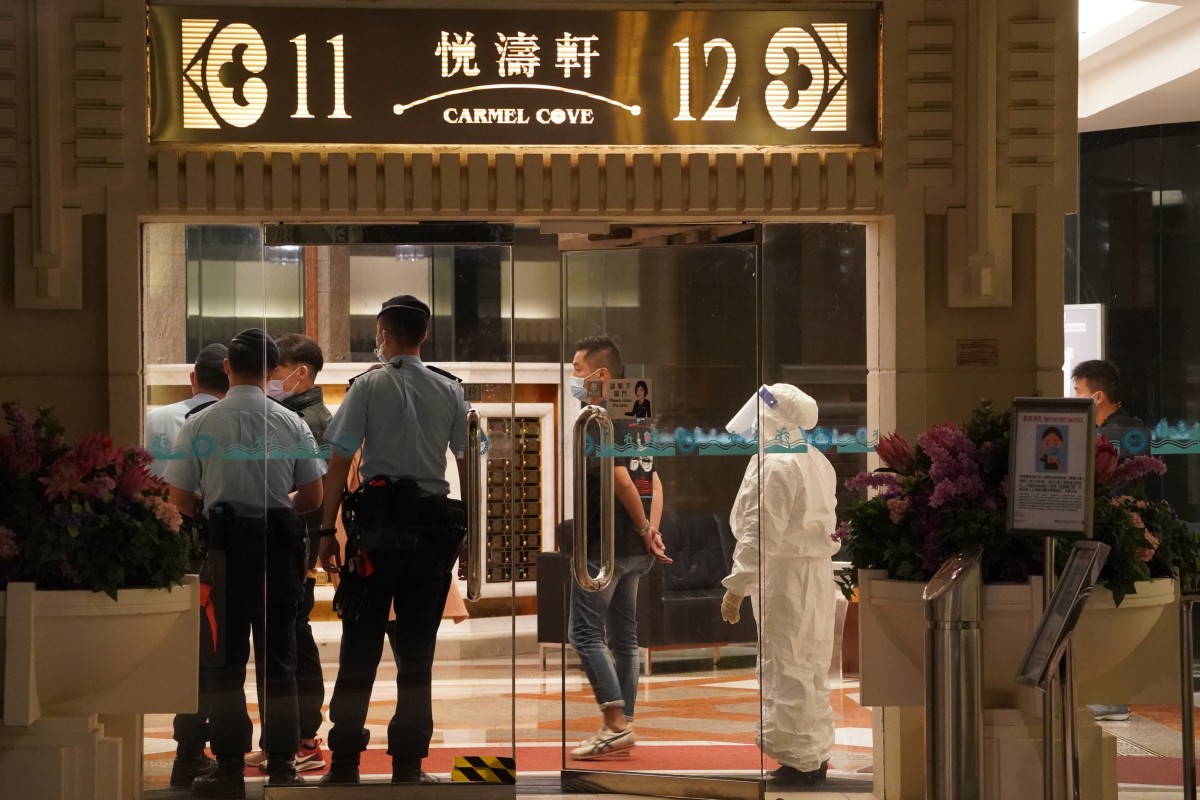 Block 11 of Caribbean Coast was locked down for testing ahead of residents being sent to quarantine. Photo: SCMP/Felix Wong