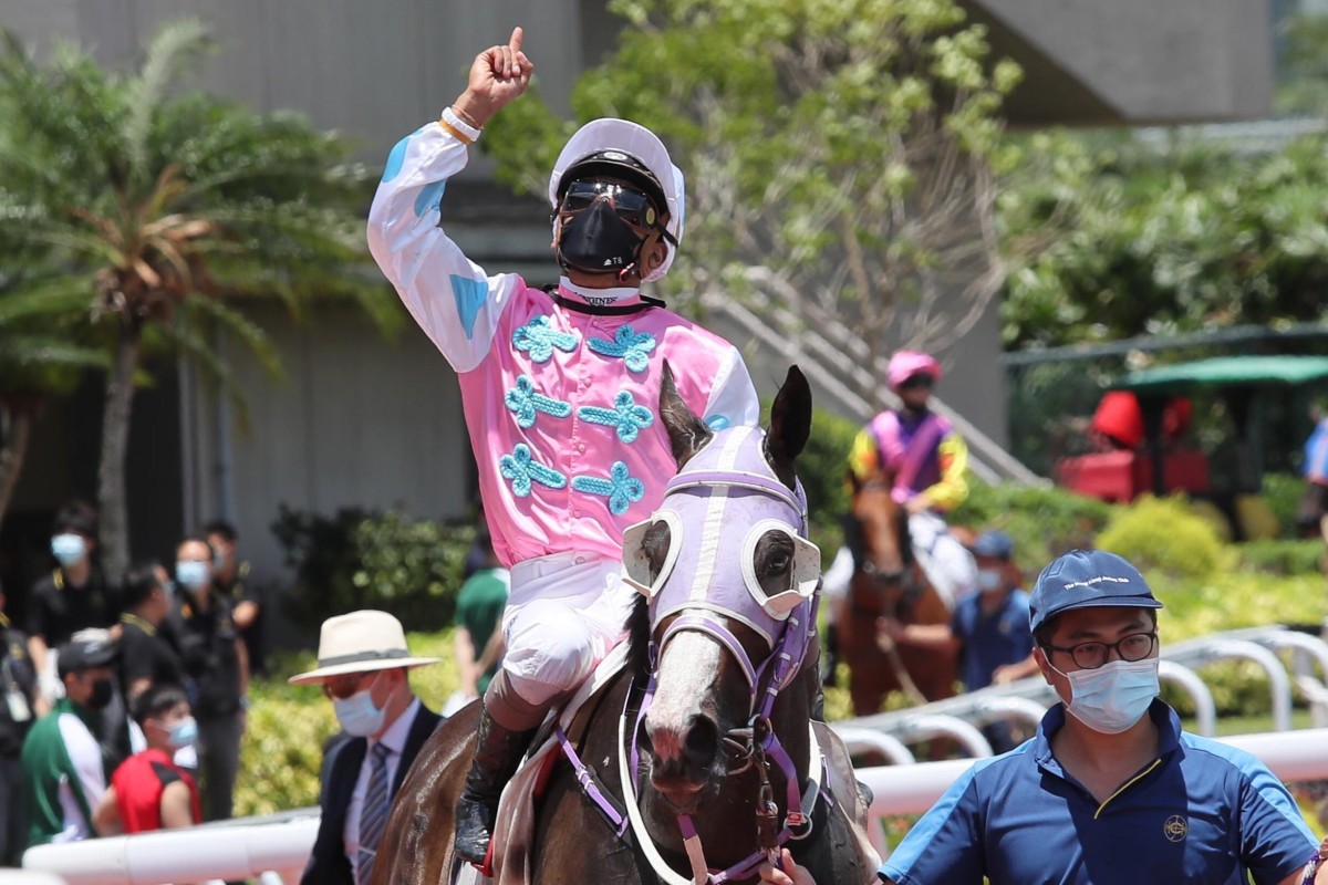 Karis Teetan pays tribute to Nooresh Juglall after riding a winner at Sha Tin on Sunday. Photo: HKJC