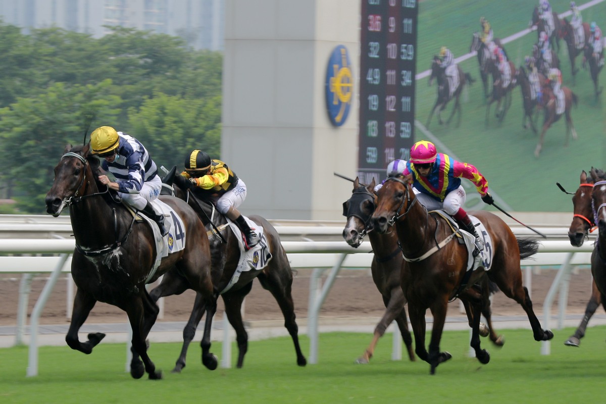 Packing Award surges to victory at Sha Tin on Sunday. Photos: Kenneth Chan