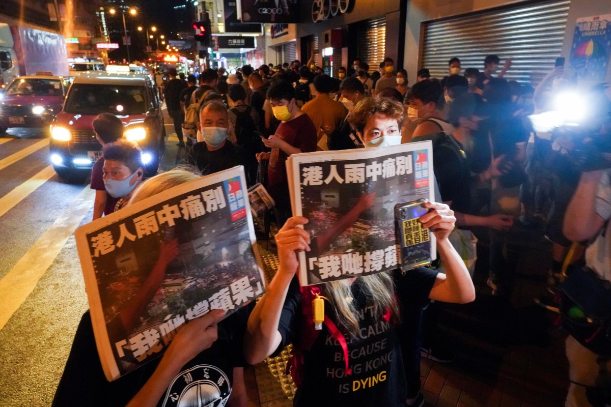 People queue up for the last edition Apple Daily in Mong Kok. Photo: SCMP/Felix Wong