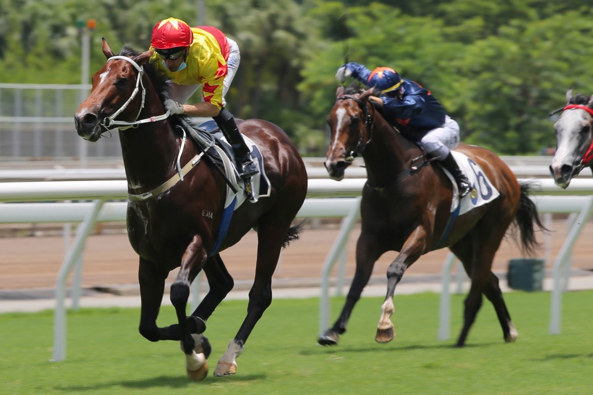 Neil Callan pilots California Spangle to victory at Sha Tin on Sunday. Photos: Kenneth Chan