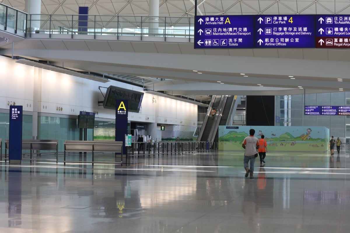 Hopes of students in Britain and their families in Hong Kong have been dashed, as officials delay plans to allow the stranded pupils to return to the city. Photo: SCMP / Xiaomei Chen