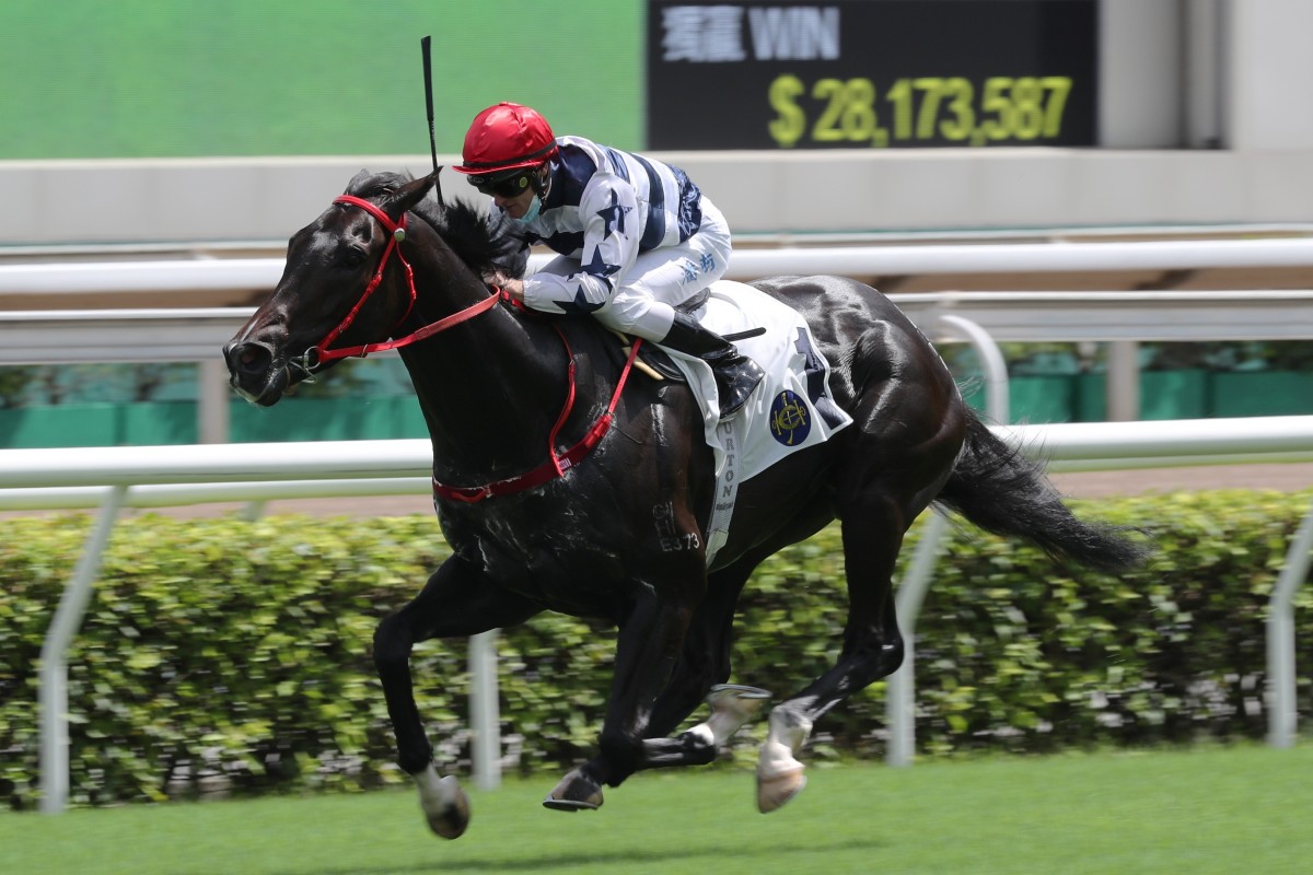 Packing Victory coasts home under Zac Purton at Sha Tin on Sunday. Photos: Kenneth Chan