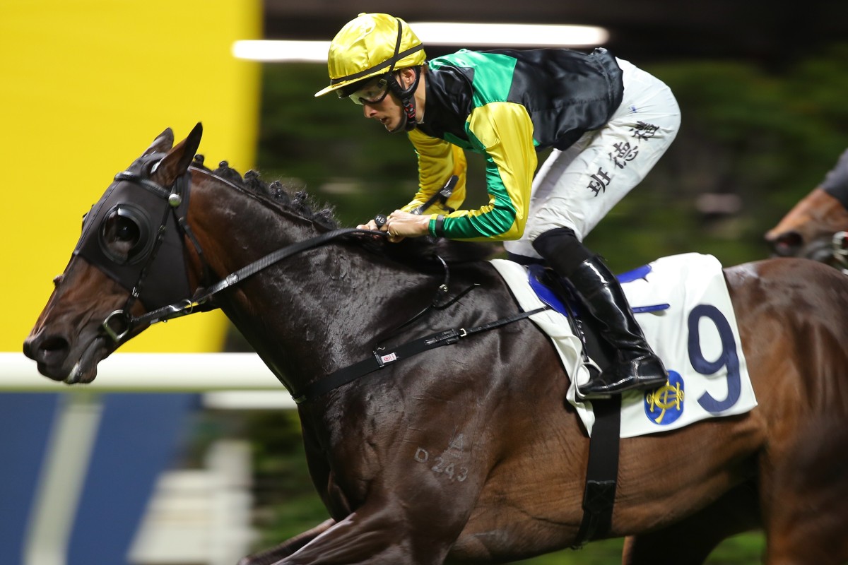 Harry Bentley salutes aboard Resolute at the 2020-21 season finale. Photos: Kenneth Chan