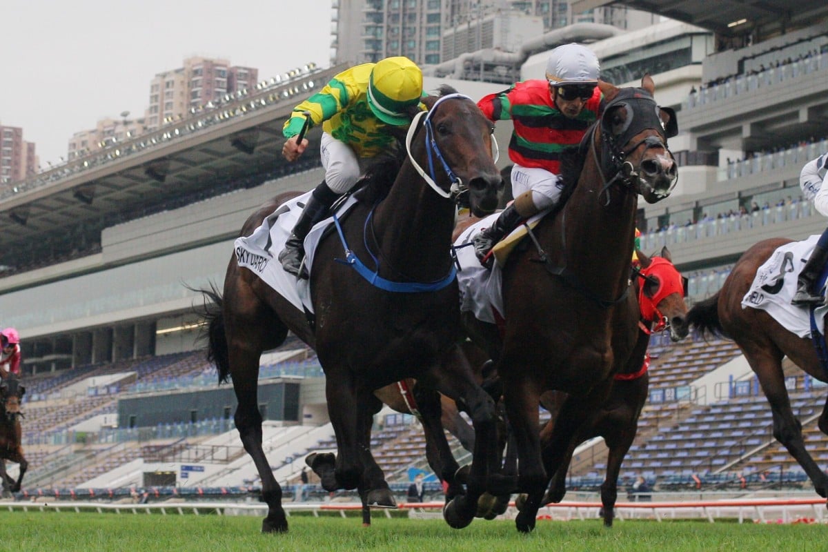 Russian Emperor (right) finishes second to Sky Darci (left) in this year’s Hong Kong Derby. Photos: Kenneth Chan