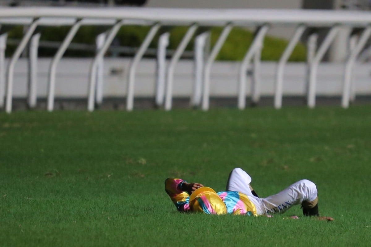 Karis Teetan lies on the turf after a heavy fall at Happy Valley on Wednesday night. Photos: Kenneth Chan