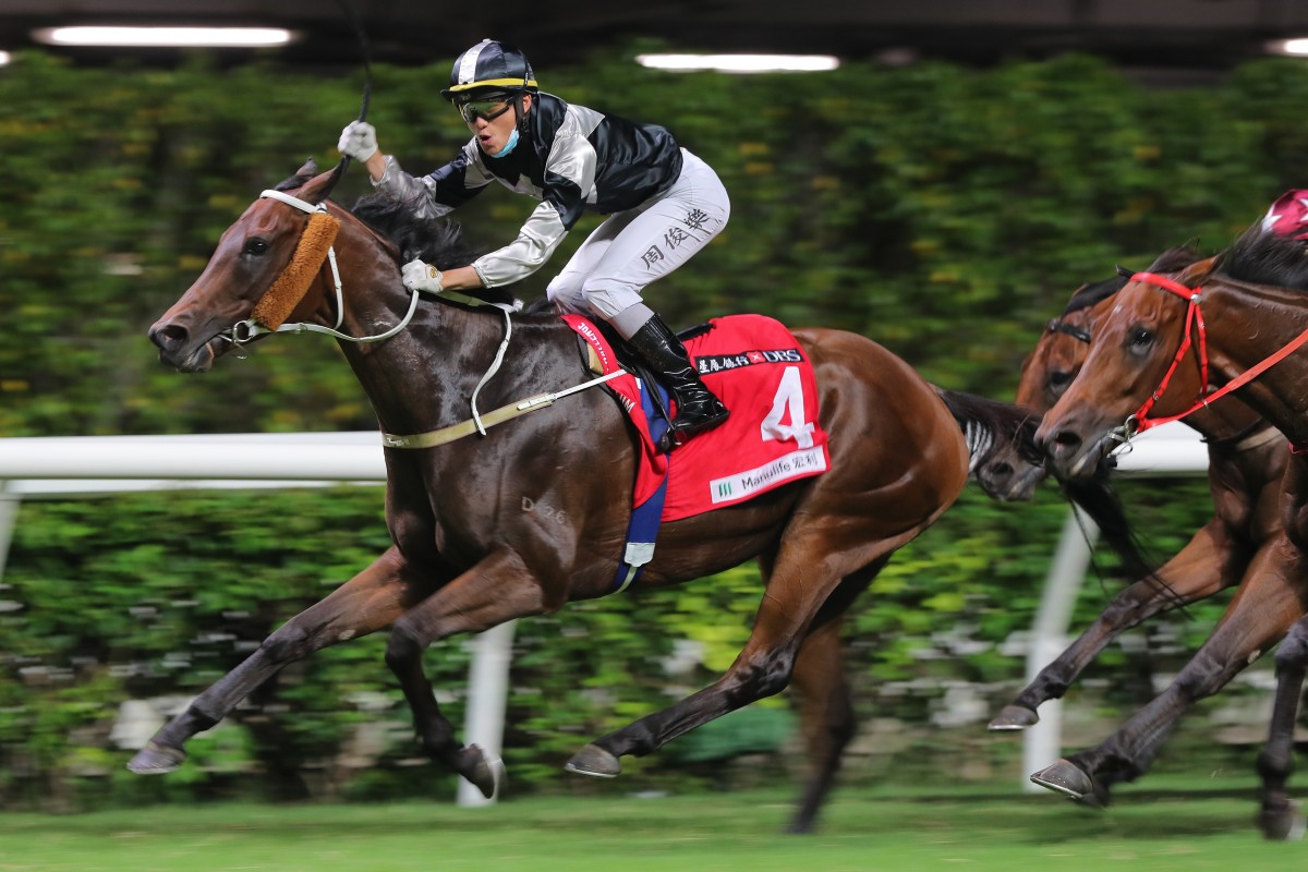Jerry Chau celebrates as he crosses the line aboard Transcendent for his 70th Hong Kong winner. Photos: Kenneth Chan