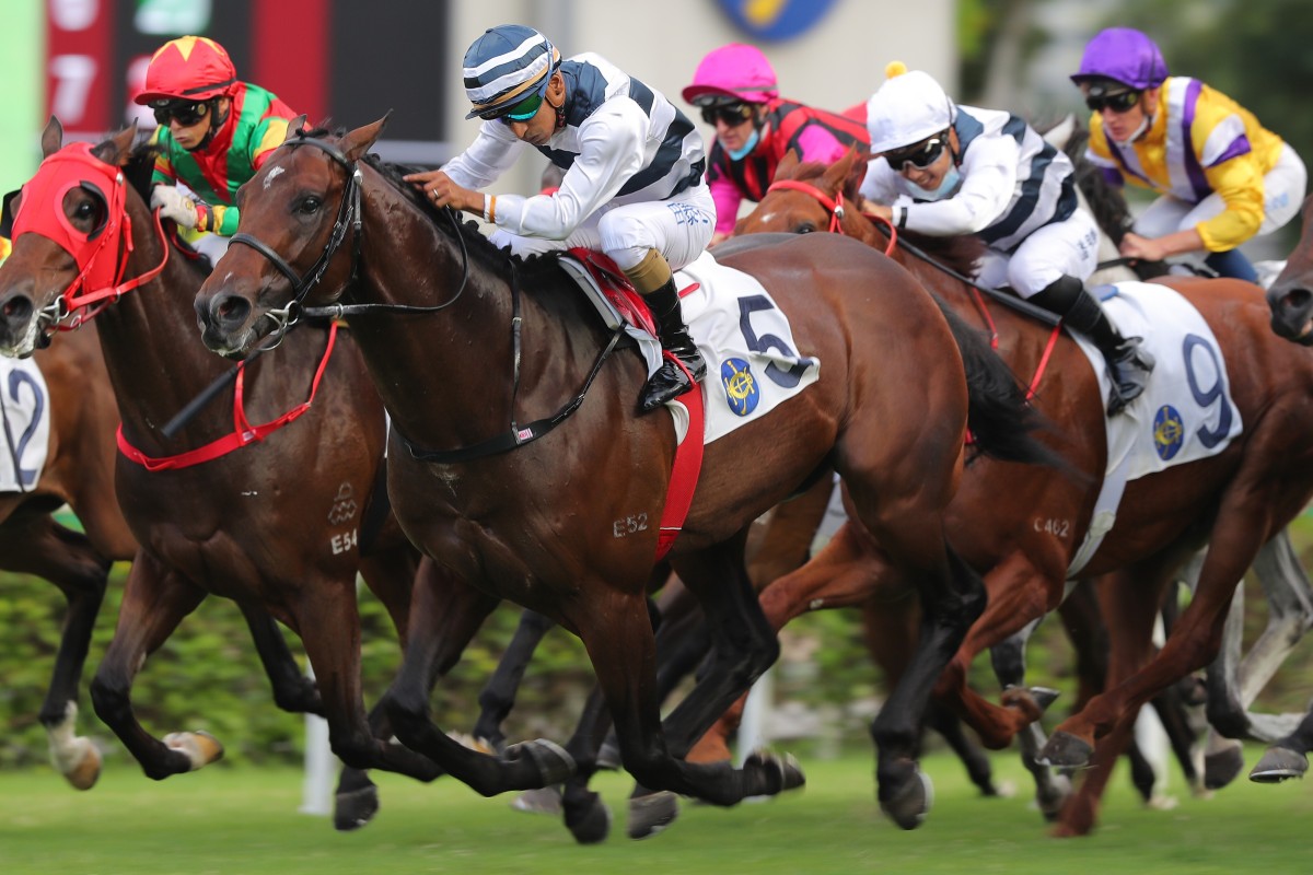Karis Teetan urges Panfield to victory in Sunday’s Sha Tin Trophy. Photos: Kenneth Chan