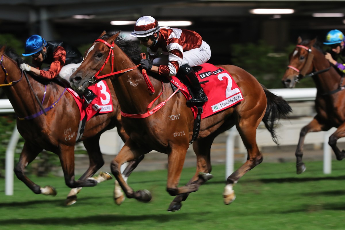 Vagner Borges salutes aboard Sight Success at Happy Valley on Wednesday night. Photos: Kenneth Chan