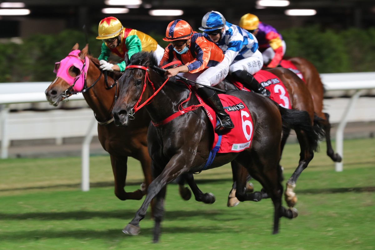 Vincent Ho guides Fa Fa to victory at Happy Valley last month. Photos: Kenneth Chan