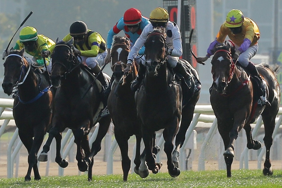Golden Sixty (yellow cap, white silks) prepares to pounce in the Hong Kong Mile. Photos: Kenneth Chan