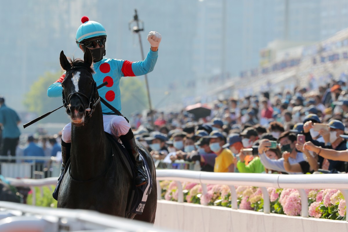 Joao Moreira celebrates Glory Vase’s victory in the Hong Kong Vase. Photos: Kenneth Chan