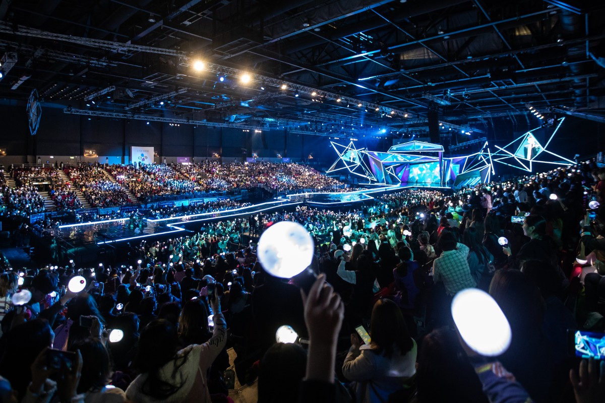 This year was the 10 anniversary of Mnet Asian Music Awards (MAMA), the biggest award show in K-pop. It was held for the seventh time at Hong Kong’s AsiaWorld Expo on Friday.