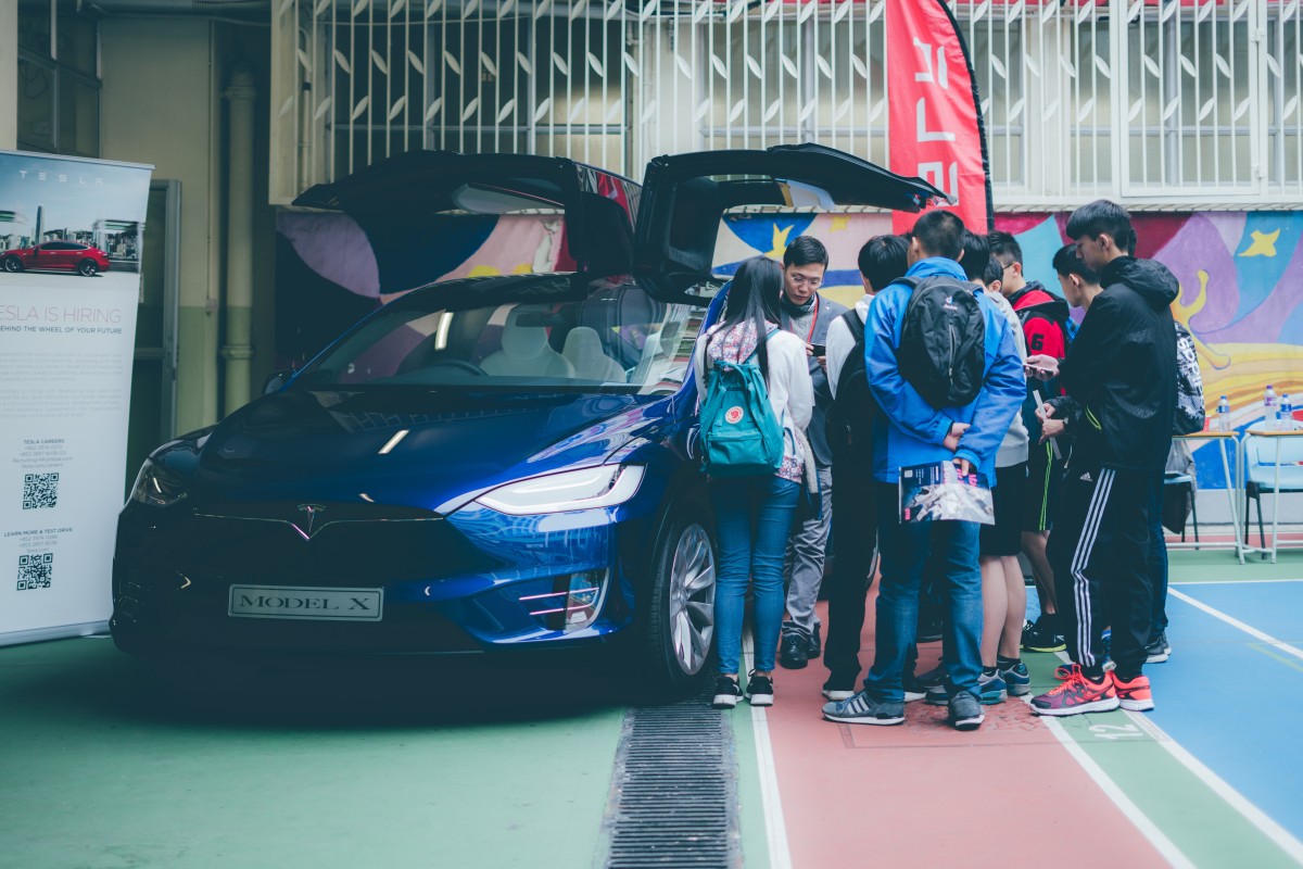 Tesla Motors HK brought a new Model X and explained the technology behind the electric vehicle.