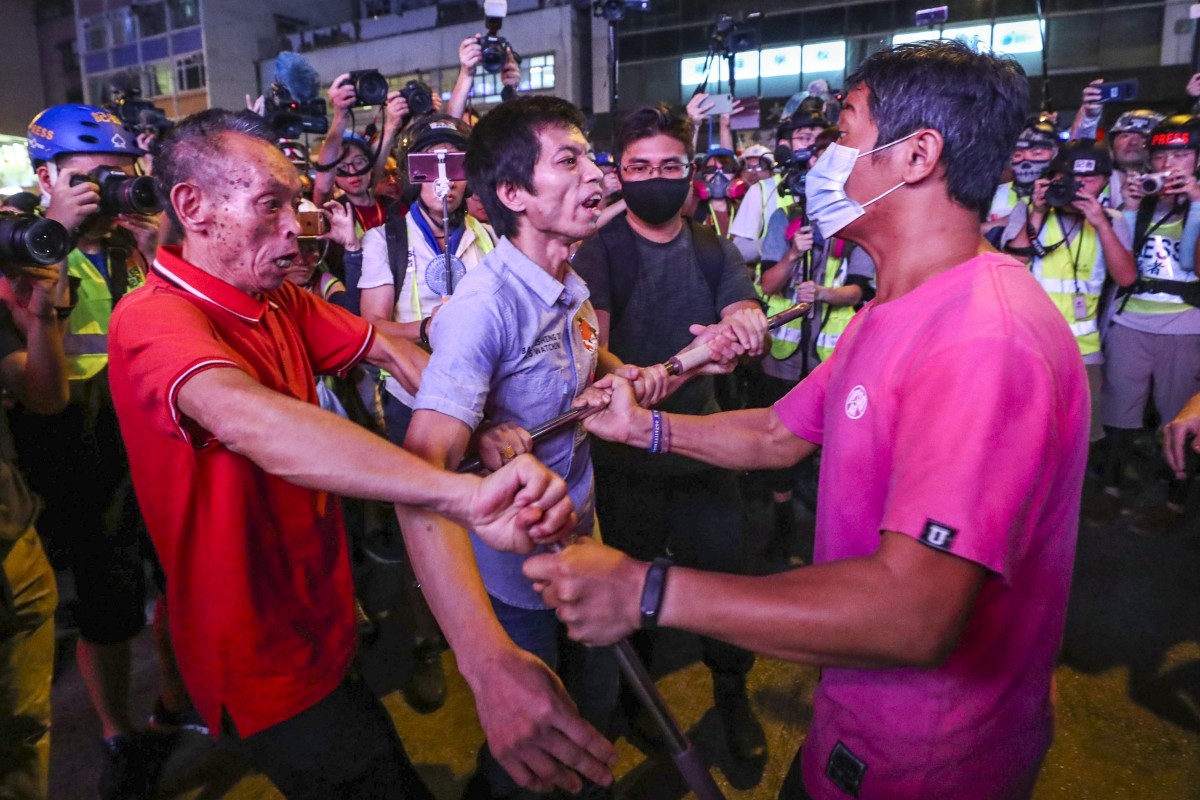 The anti-government camp are are calling on protesters to settle matters themselves instead of relying on the police.