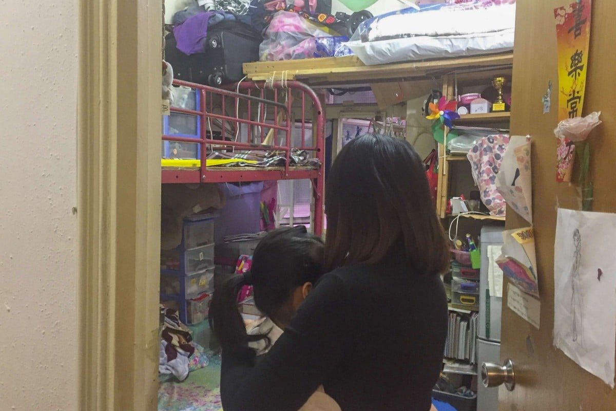 Alice and her mum live in a subdivided flat in Mong Kok.