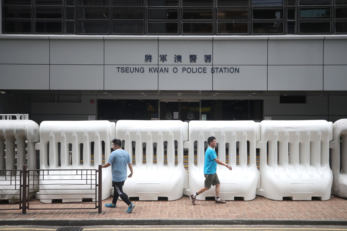 A crowd had surrounded Tseung Kwan O Police Station on Saturday night. Photo: Winson Wong