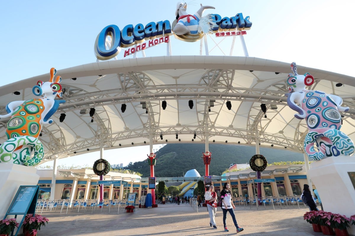 Император оушен парка. Горка оушен парк Гонконг клоун. Ocean Park.