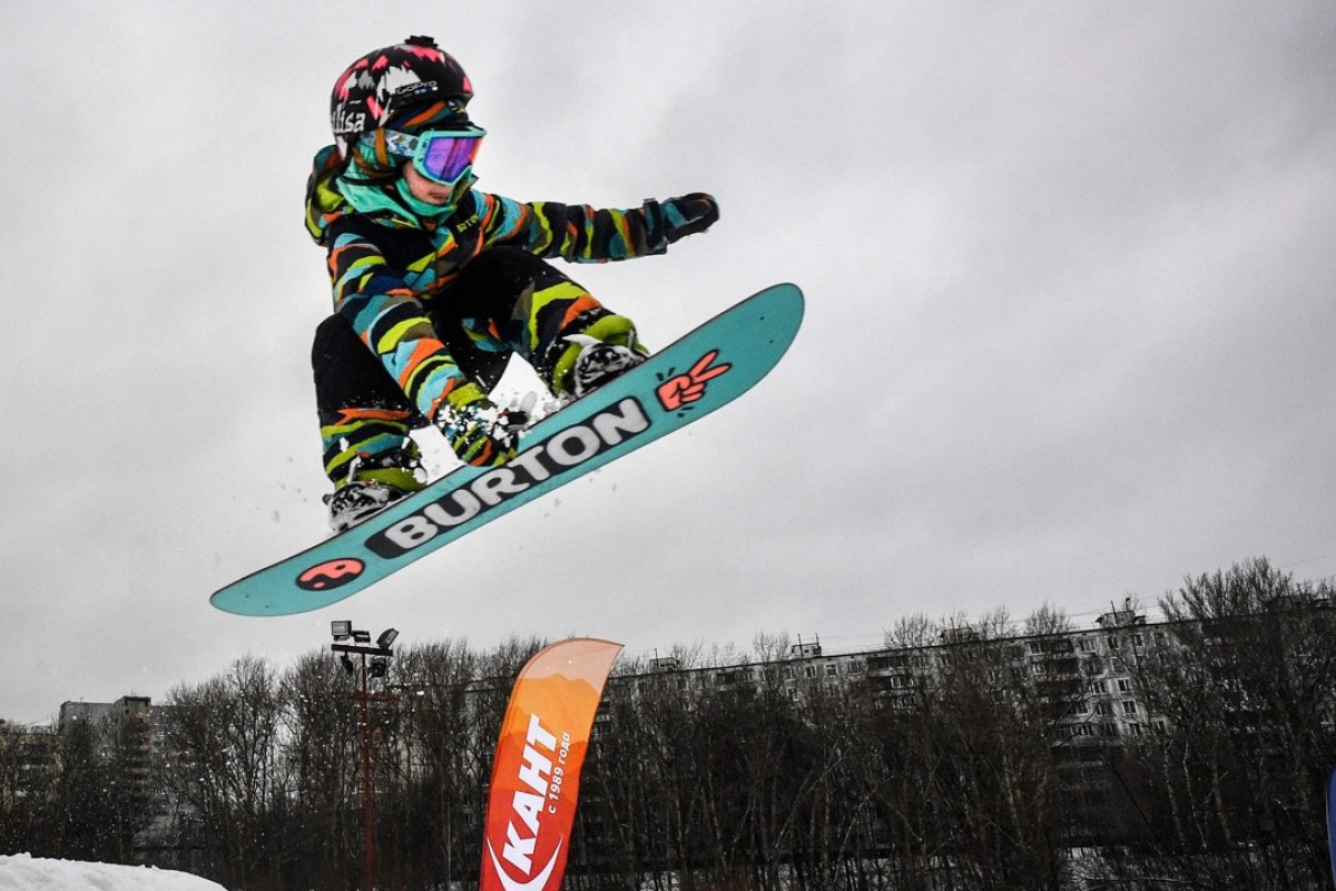 Russian snowboarder Vasilisa Ermakova, 6, trains at the Kant ski club in southern Moscow on February 11, 2020. - Vasilisa Ermakova may be too young for school, but the six-year-old Russian girl has already made a name for herself in an unlikely profession