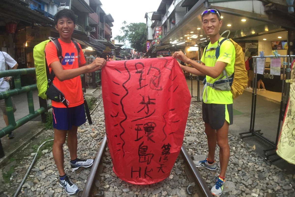 The 926 km round island trip is usually made on bicycles.