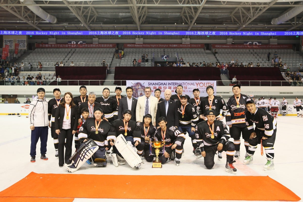 Champions of the Hockey Night, Team Shanghai, with guests Lanny McDonald, Barry Beck and Zackary Yuen.