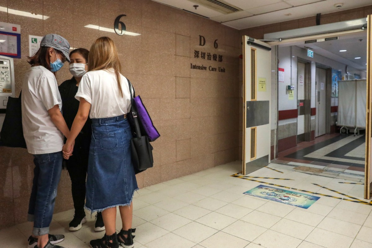 Supporters say prayers for injured HKUST student Chow Tsz-lok outside the Intensive Care Unit at Queen Elizabeth Hospital in Yau Ma Tei on 7 November.
