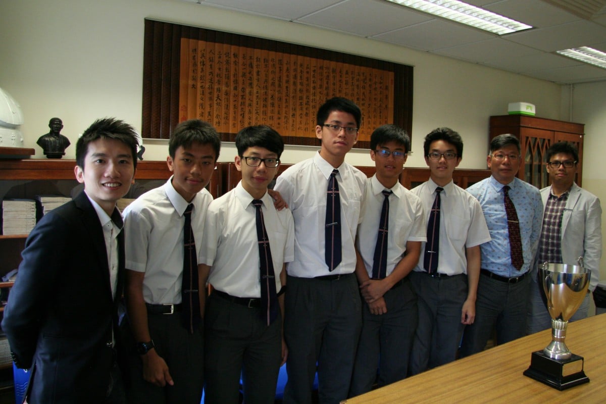 The team from Wah Yan College (L-R) Coach Johnathan Lam Chun-him, Go Ka-lok, Tsoi Wan-cheung, Nicky Lee Chi-hon, Lee Chun-hei, Johnson Cheung Chun-wai, teacher Chan Kwok-chuen, and advisor Jack Ng