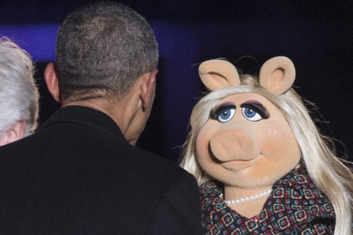 Even former US President Barack Obama is starstruck by Miss Piggy.