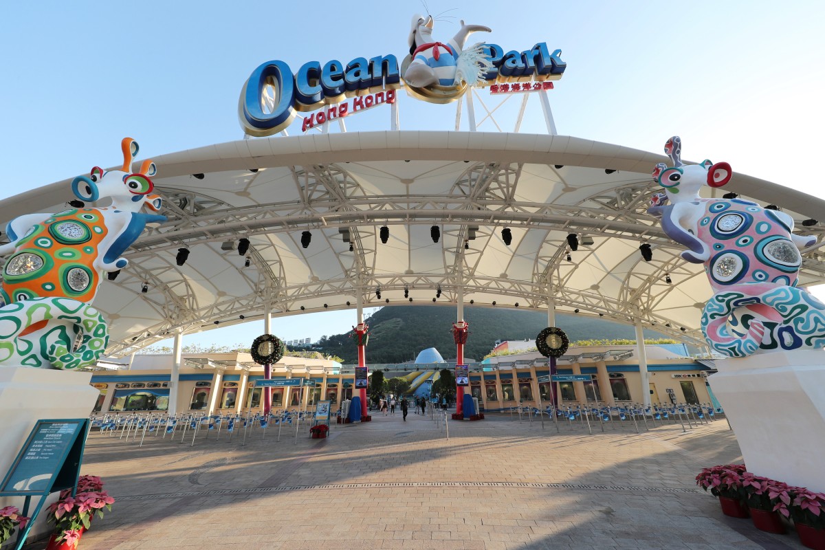 Hong Kong's two theme parks will be closed until the epidemic clears up.