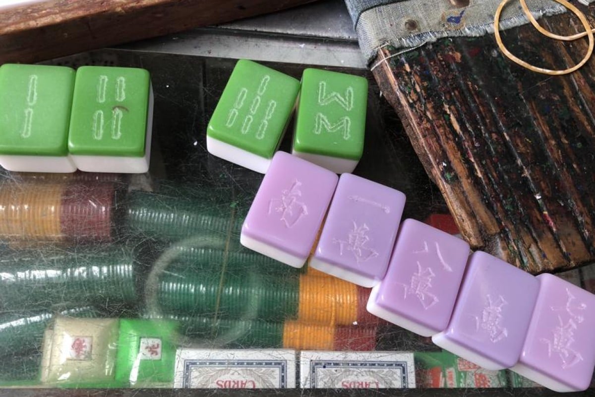 Besides conventional etchings like these ones, Mei Jeh sometimes also etches Chinese mottos onto her tiles.