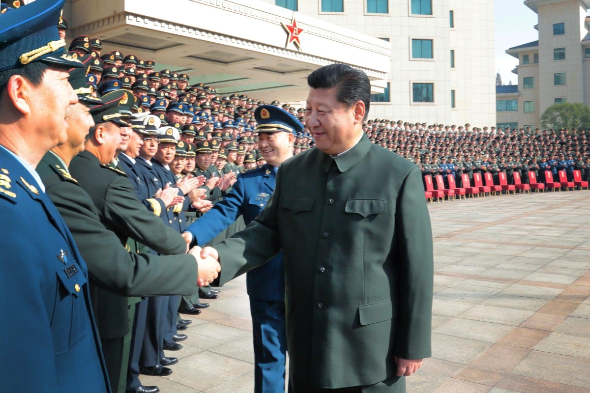 TOO FAT: President Xi Jinping, right, meets senior officers of the Nanjing Military Area Command.